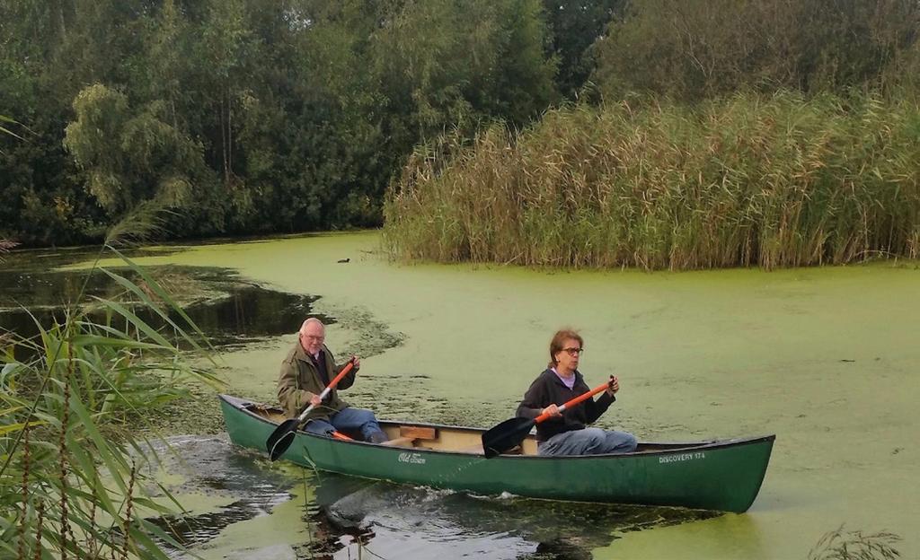 25 meter lang en 105 cm breed. Hij staat op 8 pijlers die tenminste 1 meter in de bodem zitten.