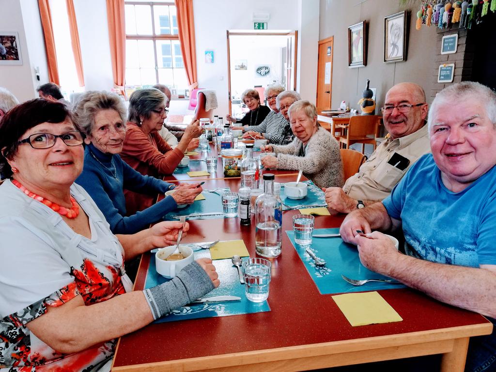 Jong of oud: iedereen kan komen eten. Ook mensen die niet in Laakdal wonen.