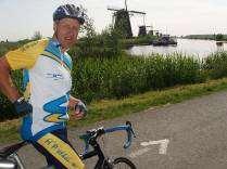 VAN DE VOORZITTER Zaterdag de 11 e juni was de dag van de fietsers. Race- en dikke banden fietsers konden hun hart ophalen. Alleen al door de Meije werden 3 hele drukke fietstochten georganiseerd.