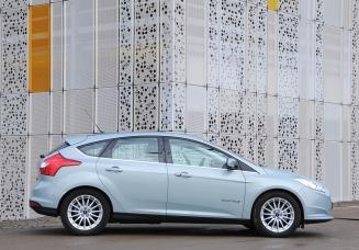 Specificaties Ford Focus Electric Electric Maten en gewichten Lengte x breedte x hoogte Wielbasis Gewicht Aanhanger Aanhanger