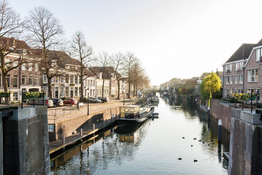 Vrije titel De historische vestingstad Gorinchem ligt in het groene hart van Nederland aan de ran van Zuid-Holland en op de grens van Noord- Brabant en Gelderland.