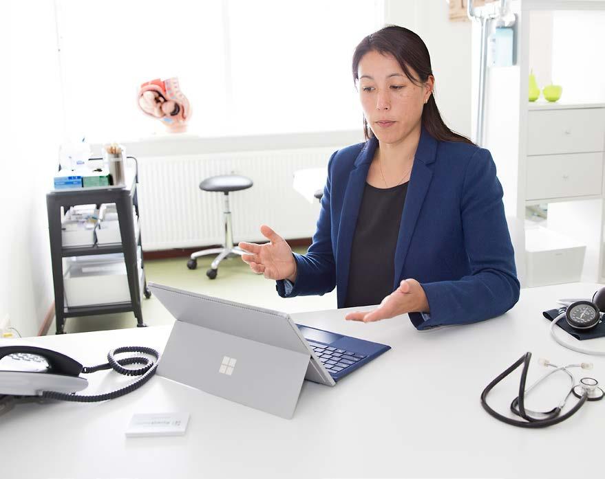 Monitoring & Controle Foto: Arenda Oomen Online met de dokter Persoonlijke zorg op afstand Met je oma in Zweden skypen of online je telefoonverbruik checken, dat is heel gewoon.