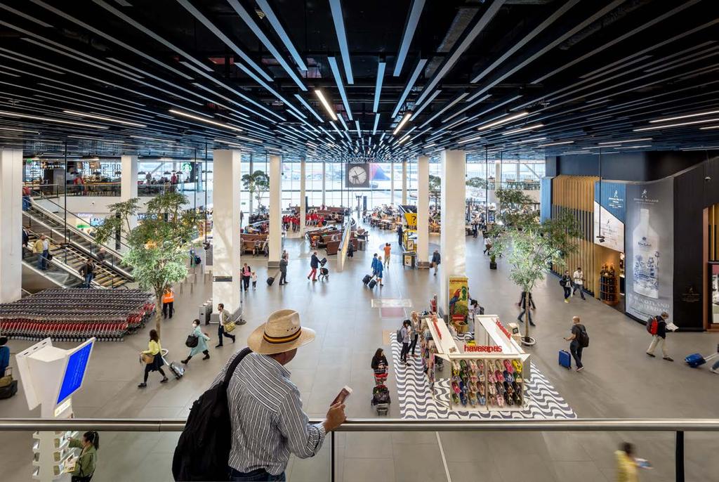 (LVNL) altijd een onbelemmerd zicht te geven op de platformen en de rij-, start- en landingsbanen.