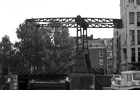 Beweegbare brug 1. De leerlingen laten zien hoe zij de kennis en vaardigheden opgedaan in de afgelopen twee jaar kunnen combineren.