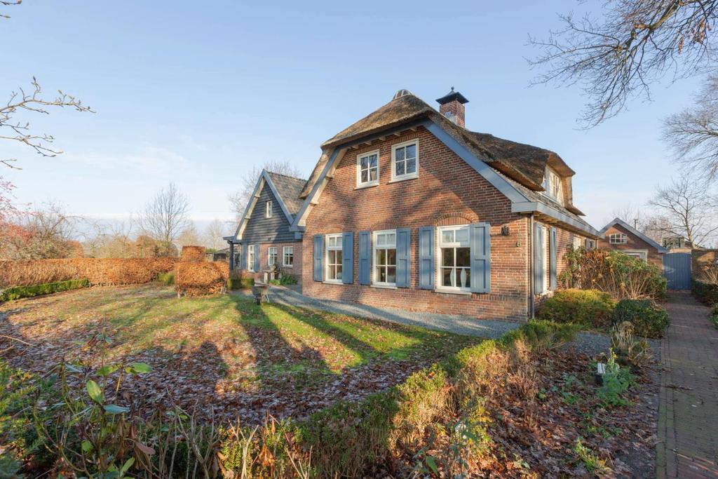 Verrassend pand op een unieke, landelijke locatie! Aan de rand van Voorthuizen staat deze VRIJSTAANDE WONING.