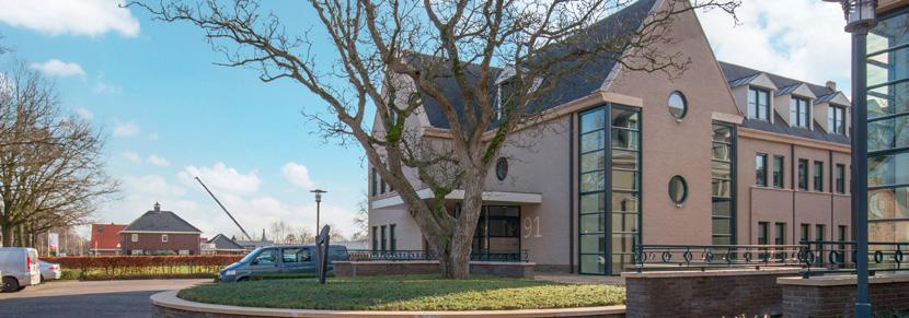 TE HUUR Kantoorruimte Thorbeckelaan 91, BARNEVELD Modern KANTOORGEBOUW gelegen nabij het centrum met eigen parkeervoorzieningen.