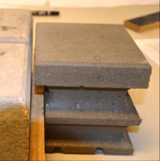 filterlaag +5,50 m geotextiel zandcementstabilisatie houten schot zand Figuur 3.7 Overgang testsectie naar boventalud (links: schematisch; rechts: model van de overgang) 3.