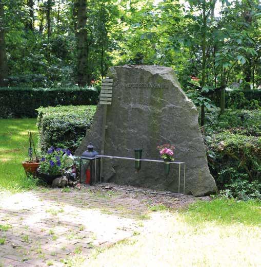 Particulier urnengraf. De hoekpunten van de grafheuvels op Eikenhof 1 worden uitgegeven als urnengraf. Een urnengraf is geschikt voor maximaal vier asbussen.