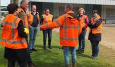 Of in de omgang met omstanders en bewoners om duidelijkheid te geven over de werkzaamheden. Na deze cursus zijnzij zich er van bewust dat zij de onderneming waarvoor zij werken vertegenwoordigen.