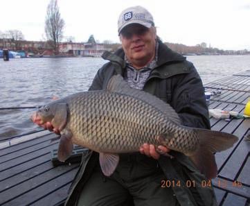 Rene met een edelschub Sven de Vries met vangst Rond begin maart was de volgende piek in meldingen en zagen we in de boezem van Amsterdam een reeks Freedomlakes-vissen langskomen van Sven de Vries.