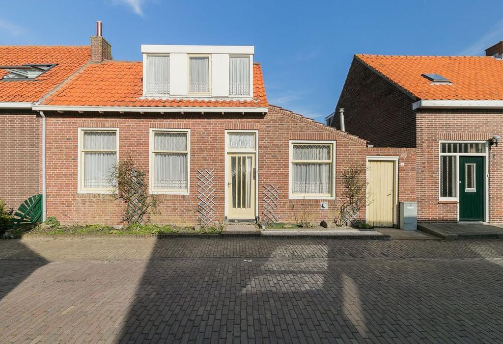 Leuke half vrijstaande woning met gastenverblijf op een ruim perceel van 300 m2!