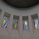 Glas-in-lood ramen in de Emaüskapel Laatse werk van glazenier M.