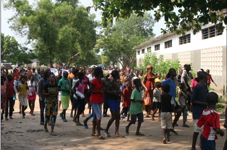 die me nooit in de steek heeft gelaten? De kinderen van Kinshasa groeien op zoals overal elders in de wereld.