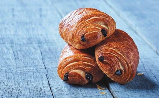 VIENNOISERIE Franse stijl Savoureux Deze knapperige viennoiserie met intense smaak, bereid volgens een receptuur rijk aan boter heeft een kenmerkende smeltende textuur.