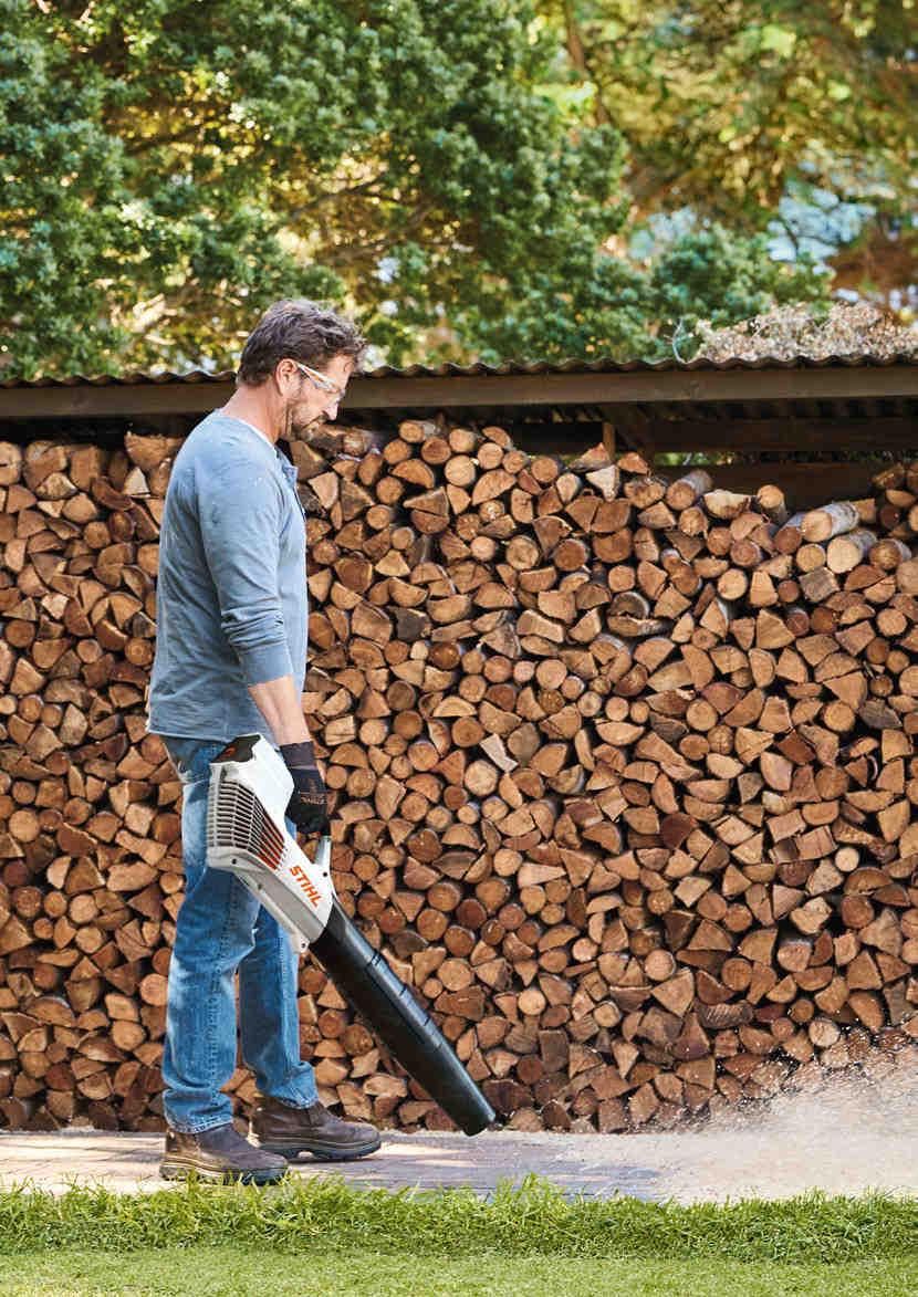 45 IES AT VE HEID IG IL KLAAR VOOR ELKE UITDAGING PRE ST 44 DAAROM KIES JE STIHL CO M FO RT Conische blaasmond Om natte en zware bladeren te verwijderen.