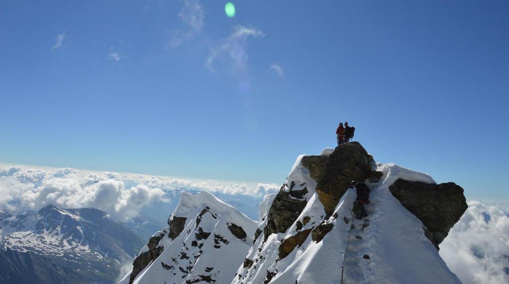 INFORMATIE DOCUMENT GROSSGLOCKNER 2019 De Grossglockner is met 3798 meter boven zeeniveau de hoogste berg van Oostenrijk en de Oost-Alpen.