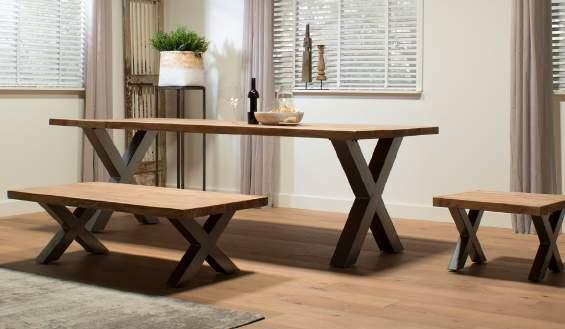 Je haalt dus een zeer exclusief meubel in huis. Elk hardhouten tafelblad is tot wel vijf centimeter dik en geheel massief.
