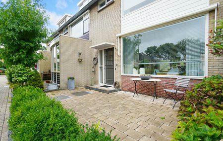 Type : Tussenwoning Aantal kamers : 5 (waarvan 4 slaapkamers) Inhoud :