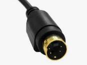 Let bij de aankoop op de kabel die nodig is voor S-Video, deze is niet standaard inbegrepen bij de USB-stick zoals hieronder getoond.
