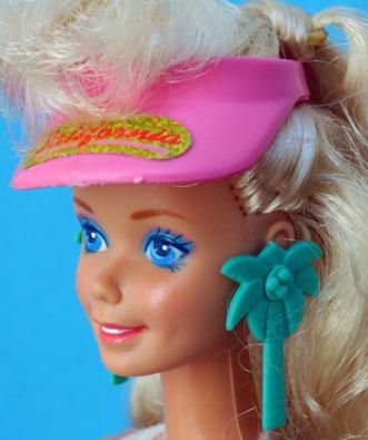 Samen met haar vriend Ken, haar vriendinnen Teresa, Christie en de roodharige Midge heeft Barbie op het strand van de Amerikaanse staat California in 1987 een funtastische vakantie, een echte