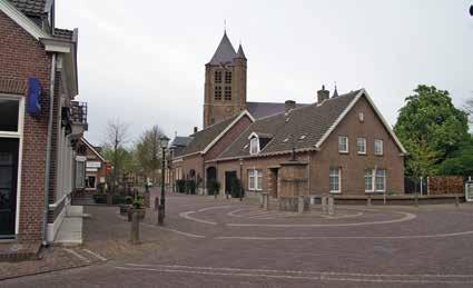 Het kerkgebouw heeft als het ware een hele geschiedenis achter de rug, branden en overstromingen hebben De oude dorpskern van Geffen is een beschermd dorpsgezicht.