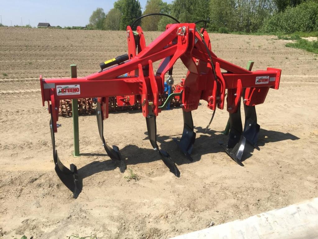 WOELER VZDM Steeno 2m88 Afhankelijk van combinatie in 1 werkgang 2m99 +/- 35cm / 90cm Aantal tanden/schijven 6 Speciale kenmerken/ 2 rijen Breekboutbeveiliging 55cm Michel tanden Chassis met attachen