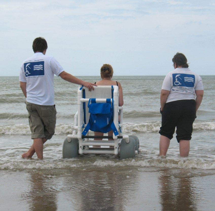 Mijn zoon houdt erg van de zee en het strand en zit in een rolstoel. Als gezin spenderen we onze vakanties vaak aan zee. Met een gewone rolstoel op het strand rijden is bijna onmogelijk.