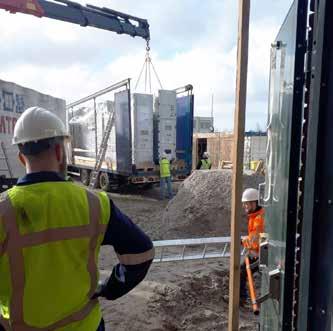 De wapeningsstaven van de heipalen worden erna vervlochten met de wapeningsstaven van de constructie die erop komt.