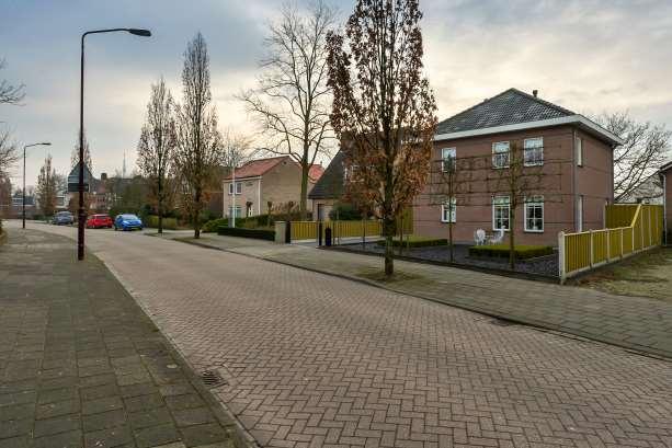 OMSCHRIJVING PAND Pagnevaartweg 34 te Oudenbosch betreft een vrijstaande woning met vrijstaande houten garage, gesitueerd op een mooie locatie in een woonwijk.
