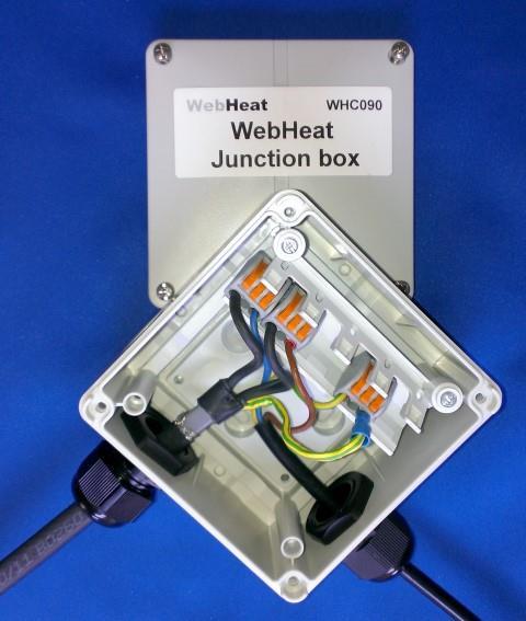 Eventueel leverbaar met LED als spanning indicatie aan het einde van een verwarmingscircuit. WHC070 Een aansluitset met krimpkousen t.b.v. verbindingen WebHeat Cable Gland connection WHC090 inclusief