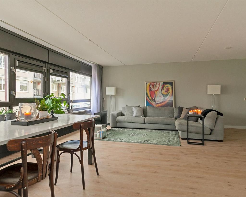 Soort portiekflat Bouwjaar 2000 Type appartement Tuin geen tuin Kamers 3 Woonoppervlakte 80 m²