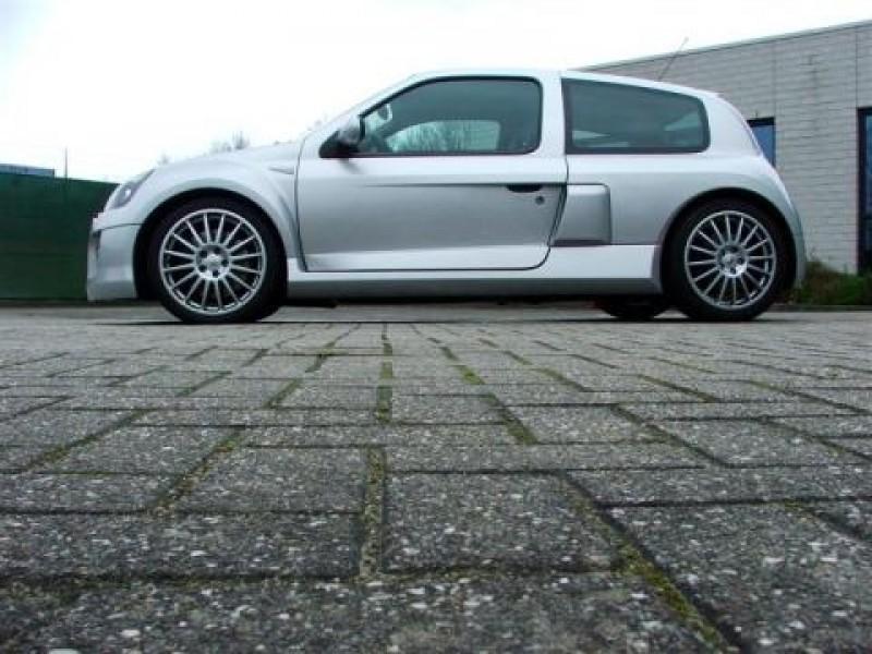 Slot Kort door de bocht genomen is de Clio V6 vooral geschikt als tweede auto.