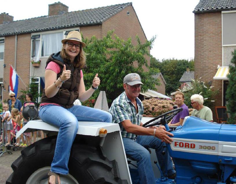 Het doorgeef stokje, Hans vd Voorn Waar ben je trots op? Dat ik melk heb gereden en dat ik boer ben geweest. Hoe alles zo afgelopen is, dat het goed met me gaat.