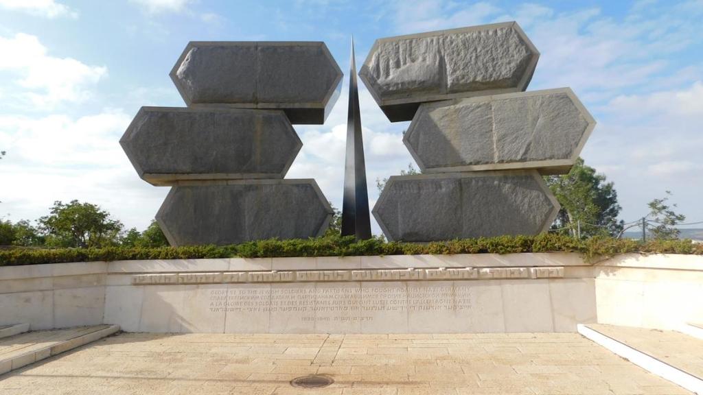 Monument ter ere van de Joodse soldaten en Partizanen die tegen Nazi Duitsland hebben gevochten.