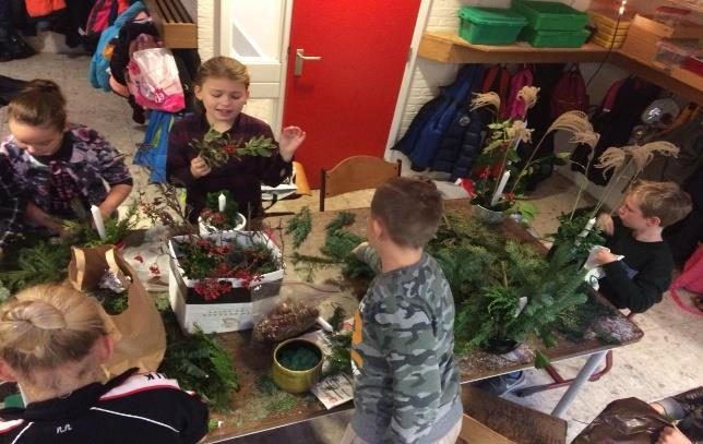 Groep 1 t/m 5 ging om de beurt in de hal aan de slag.