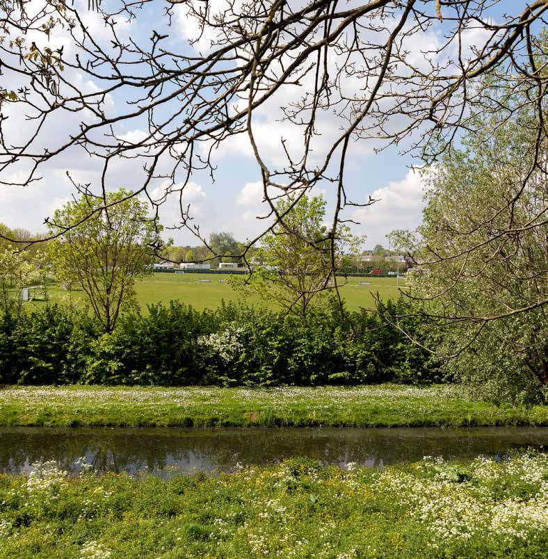 Aandacht voor duurzaamheid en natuurbeleving Oudland: nieuwe woonbestemming voor voormalige sportvelden De landelijke ligging van