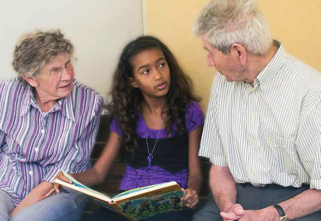 Op bezoek Basisschoolkinderen van groep 7/8 gaan op een vast moment in de week op bezoek, bij ouderen met dementie in een zorgcentrum of verpleeghuis.