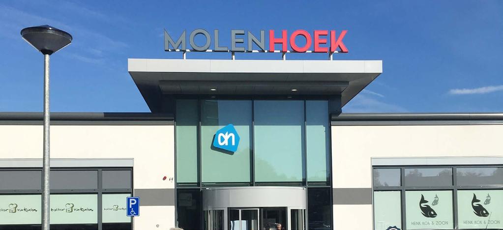 De buurt Molenhoek ligt tussen het spoor en de rijksweg A59, ten westen van Sparrenburg. In de buurt is het overdekte winkelcentrum de Molenhoekpassage vernieuwd. Dit heet nu winkelcentrum Molenhoek.