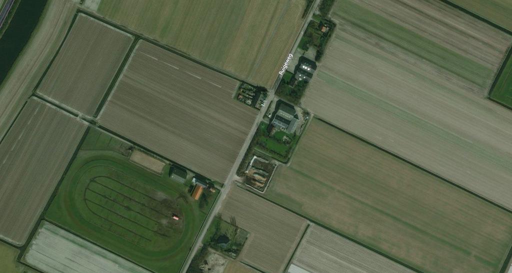 5 Rapport 17KL45 2.2. Ligging en omgeving locatie De onderzoekslocatie bevindt zich aan de zuidwestzijde van de dorpskern buiten de bebouwde kom van int Maartensbrug.