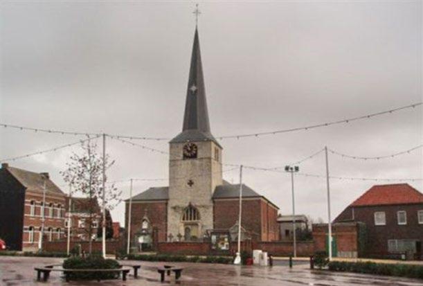 Elk dorp of wijk: eigen parochiekerk -