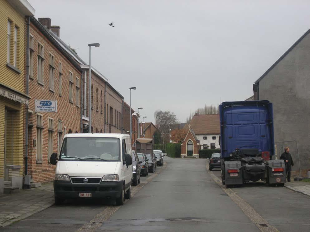 Van de huizen op de linker zijde zijn er slechts een tweetal over