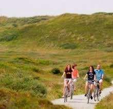 Gewapend met GPS en camera trek je met je team door het mooiste duingebied van Nederland. Onderweg komt u de Schoorlse Duinengidsen van Staatsbosbeheer tegen die je kennis laat maken met de duinen.