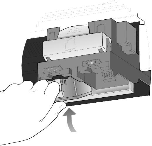 3 Haal de nieuwe inktpatroon uit de verpakking en verwijder de plastic tape voorzichtig. Zorg dat u daarbij alleen het zwarte plastic aanraakt.