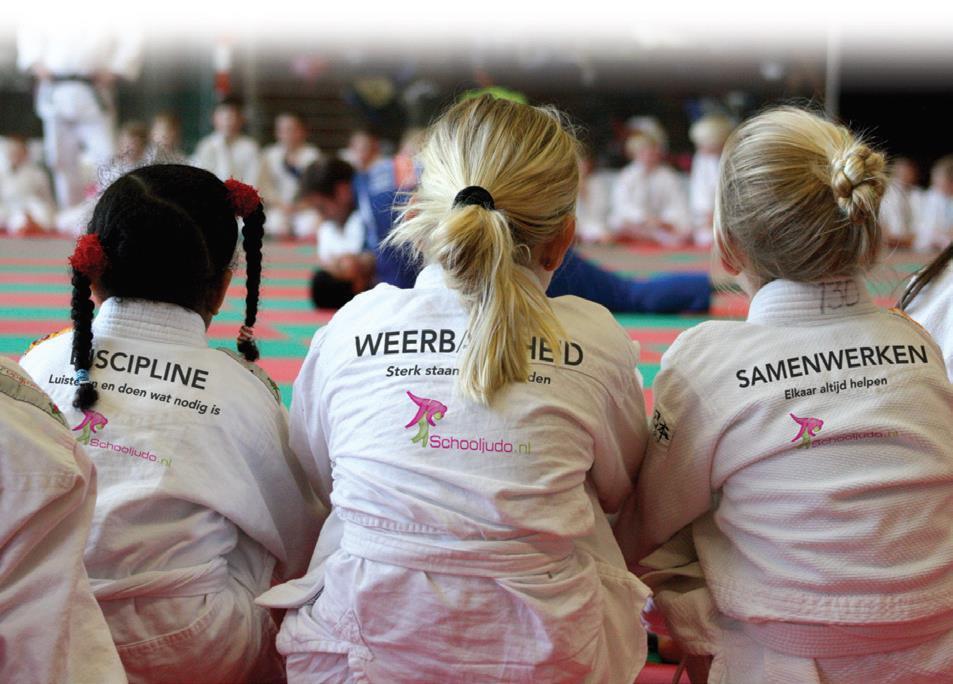 Schooljudo Vorige week hebben de kinderen de startles gehad voor schooljudo en vanaf deze week krijgen alle kinderen in groep 1 t/m 8 krijgen 4 weken lang 1 keer in de week judoles.