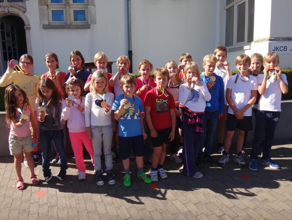 IN DE KIJKER SCHOLENVELDLOOP Op dinsdag 27 september deden onze leerlingen van de lagere school mee aan de scholenveldloop die jaarlijks doorgaat in het park van Blauwendael.