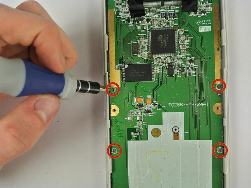 Stap 11 Draai de vier 5 mm schroeven aan de zijkanten