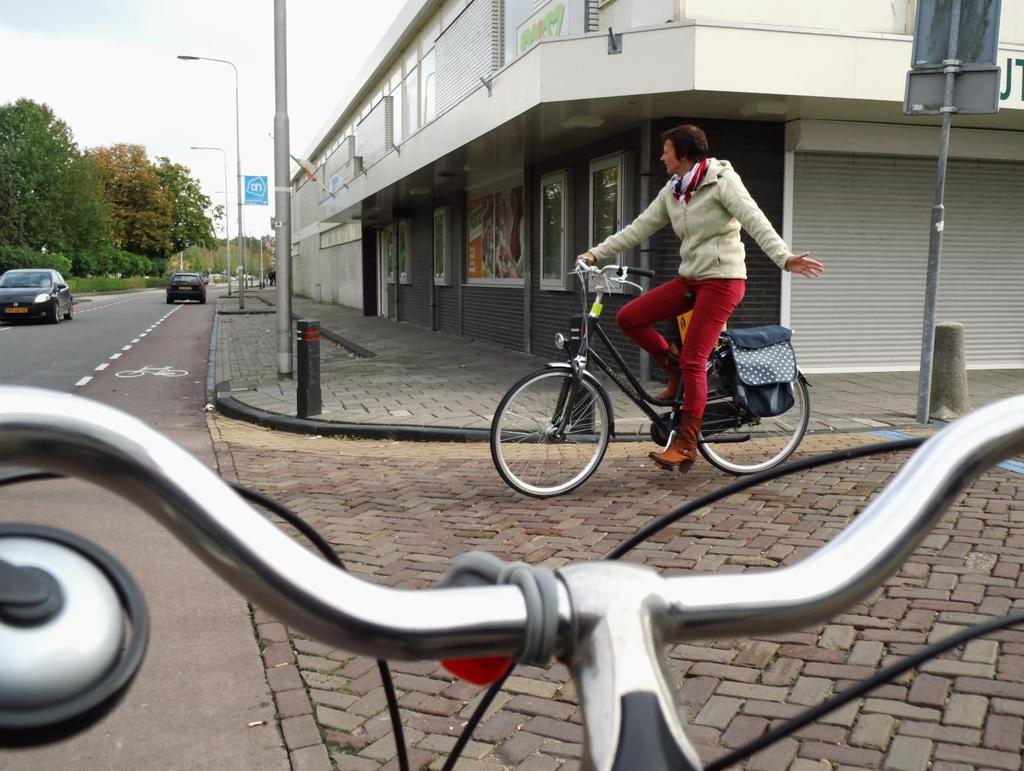 Op weg naar Post 6 Fietsstrook volgen op de