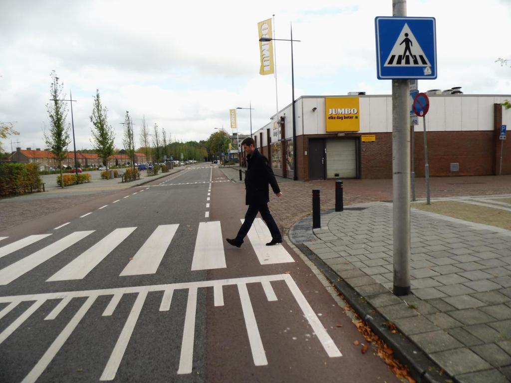 Post 6 Voetgangers voorrang verlenen Rechts fietsen Achterom kijken, richting aangeven, ruime bocht maken Tegemoetkomend verkeer