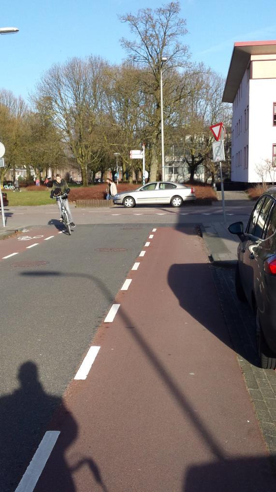 Post 1 Aan het einde van de Zeeasterstraat de Espelerlaan oversteken en links afslaan.