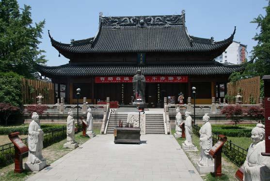 De Confuciustempel van Nanjing is de offerplaats van Confucius in Nanjing. Tijdens de Jin-dynastie werd er hier een belangrijke ambtenarenschool opgericht.
